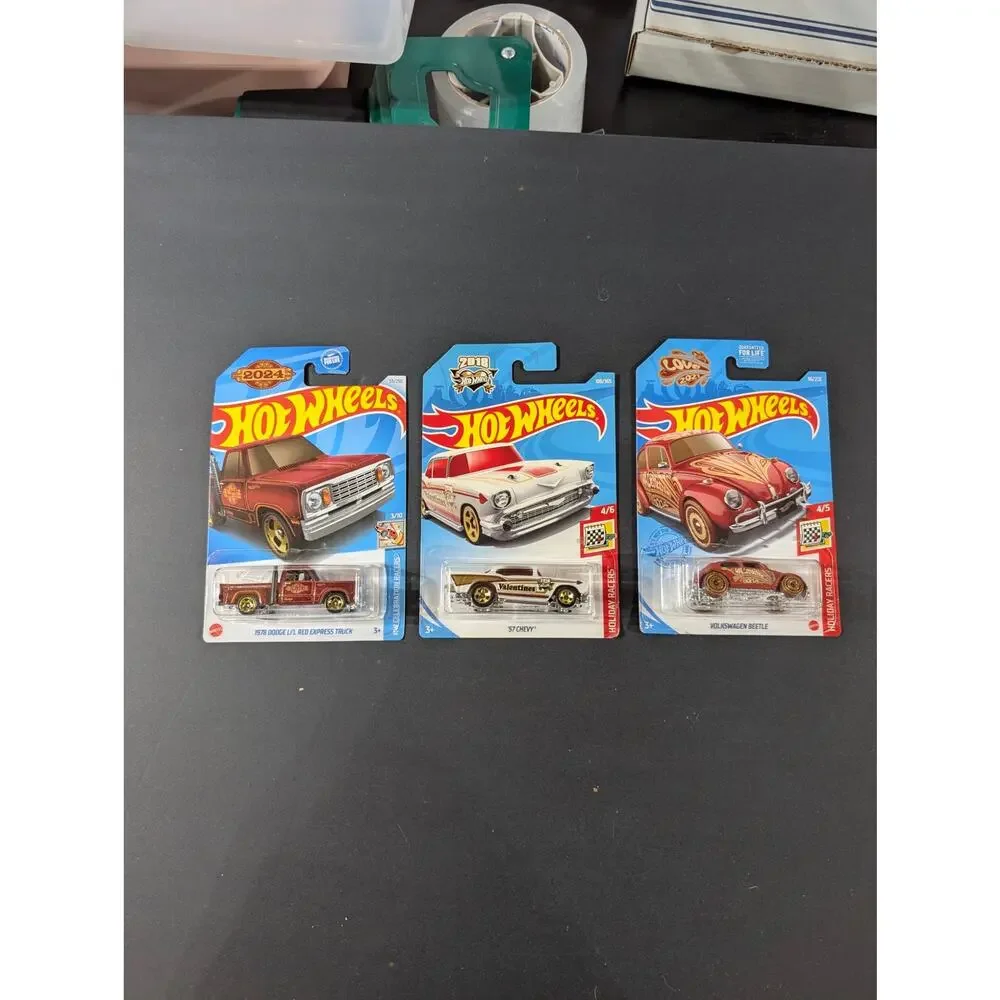 Hot Wheels Valentine's Day Holiday Racers Lot of 3 Sealed Die-Cast Cars